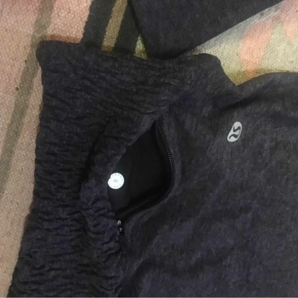 Lululemon size 8 women’s Grey hood long sleeve pullover thumb holes smocked